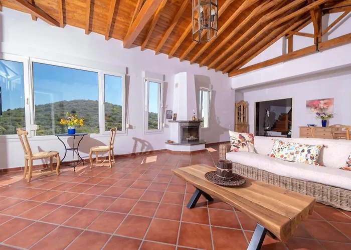 Villa Pirgadikia Villa