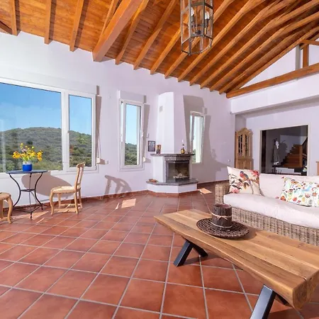 Villa Pirgadikia Villa